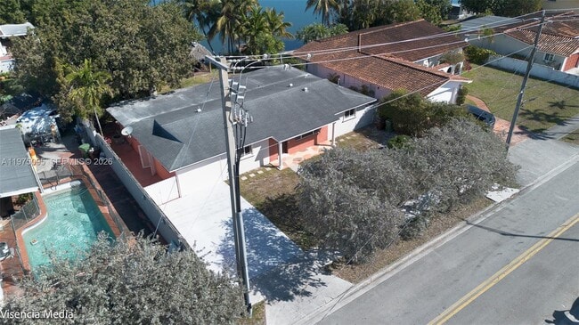 Building Photo - 783 W 78th St