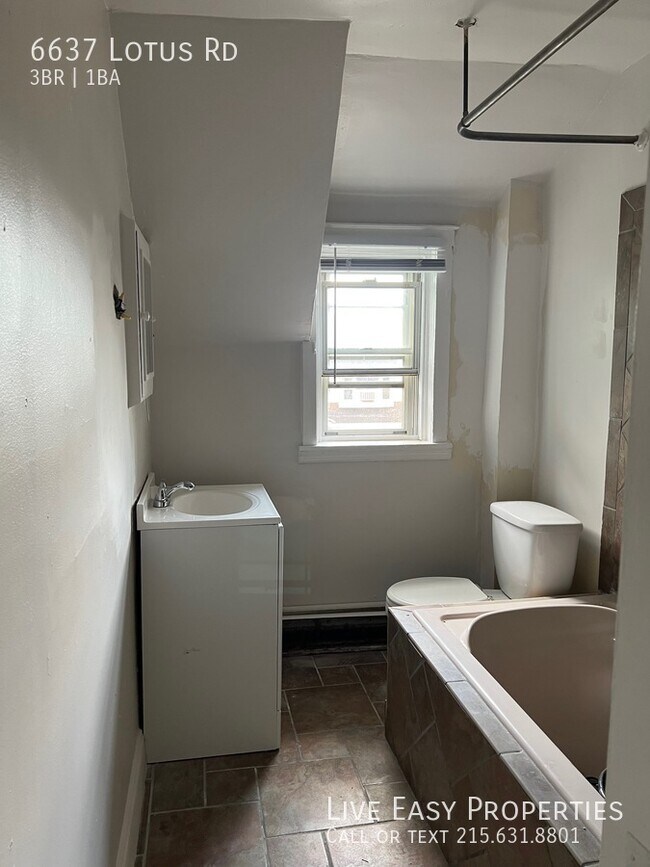 Building Photo - Beautiful 3 Bed / 1 Bath and Amazing Street!