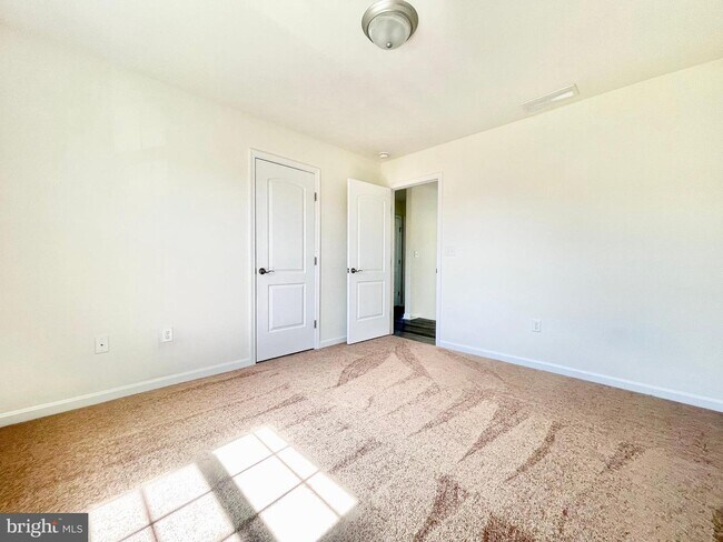 Building Photo - 253 S Marshview Terrace
