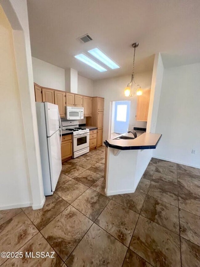 Building Photo - 1254 W Calle De Sotelo