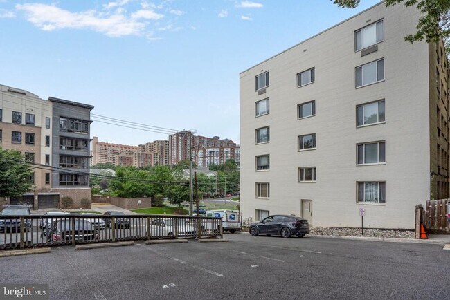 Building Photo - 1730 Arlington Blvd