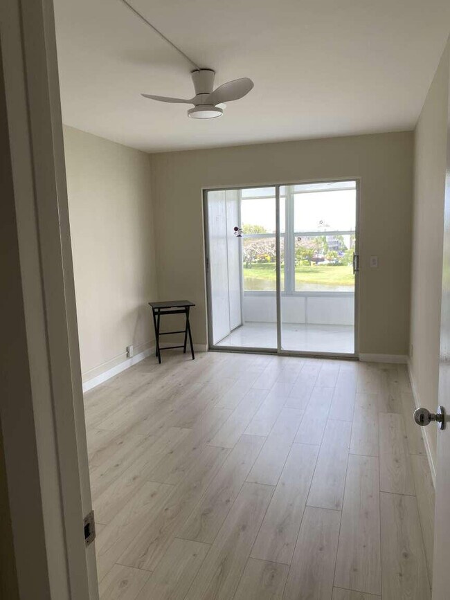 Building Photo - 4048 Exeter C