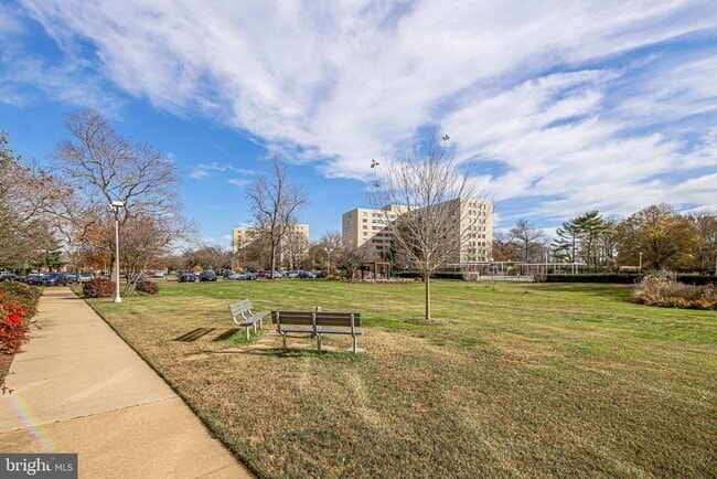 Building Photo - 6641 Wakefield Dr