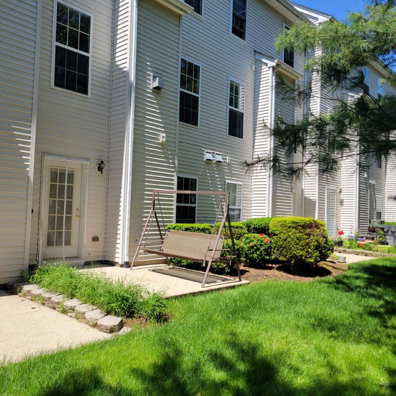 Building Photo - 586 Brittany Cir