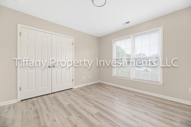 Building Photo - 2427 Hunters Way