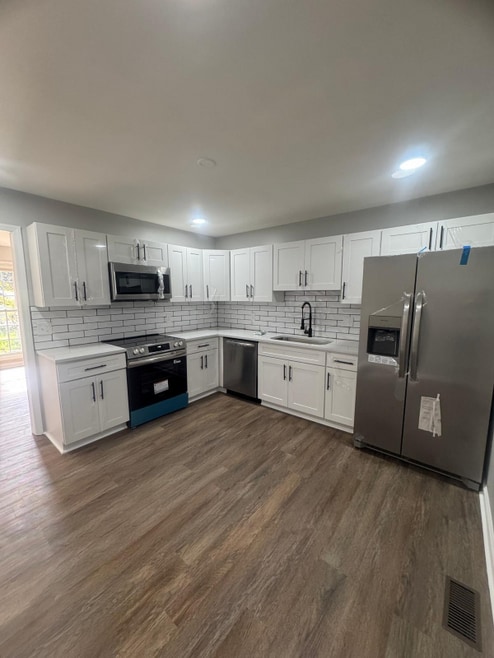 Building Photo - 1542 E Perry St