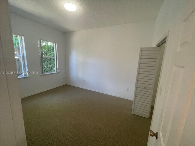 Building Photo - 3421 SW 25th St