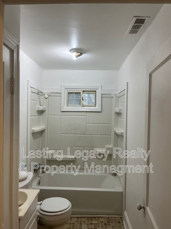 Building Photo - 3709 Prospect Dr