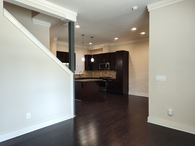 Building Photo - Move-In Ready Townhome located in the Stee...