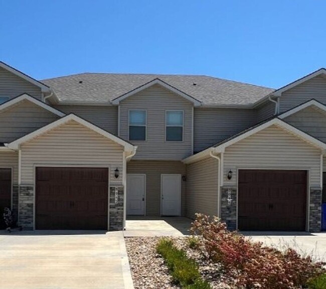 Primary Photo - Charming 2 Bedroom, 2.5 Bath Townhome with...