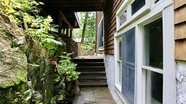 Building Photo - 19 Gaylord Dr N