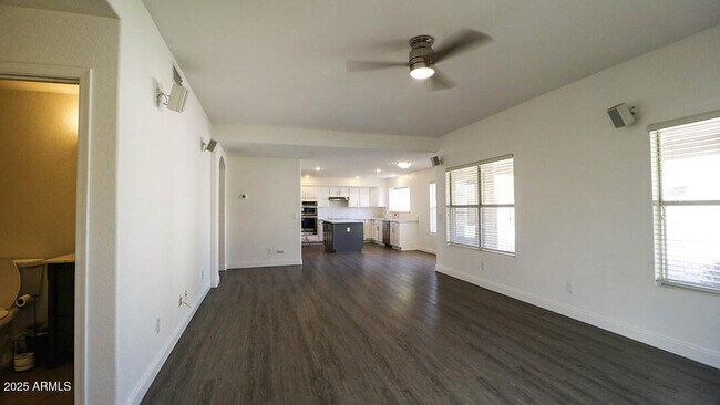Building Photo - 7861 W Kerry Ln