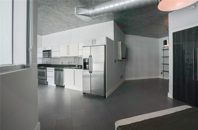 Building Photo - 690 SW 1st Ct