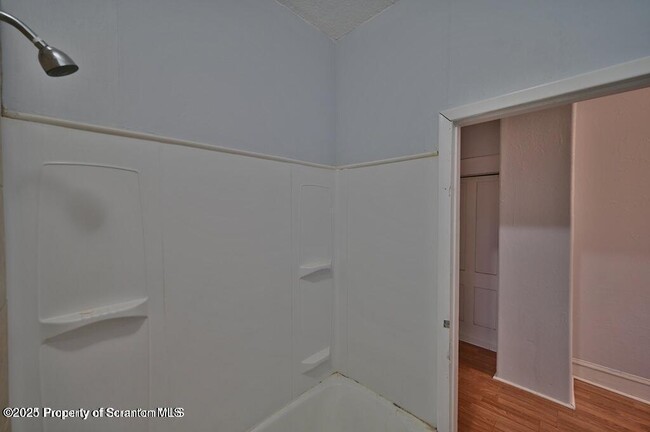 Building Photo - 1416 Capouse Ave