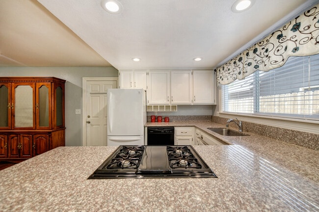 Building Photo - 8216 Baymore Way