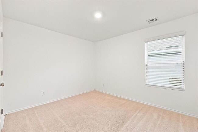 Building Photo - 2304 Bleecker St