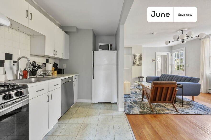 Building Photo - 20 Bacon St