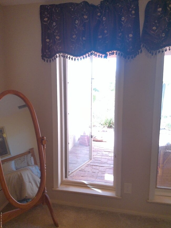 Building Photo - Entertainers Delight Beautiful Pool home Available May 12 to Sept 15, 2026