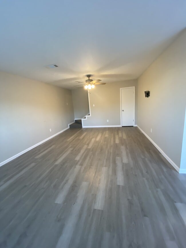 Building Photo - 992 Park Meadow Dr