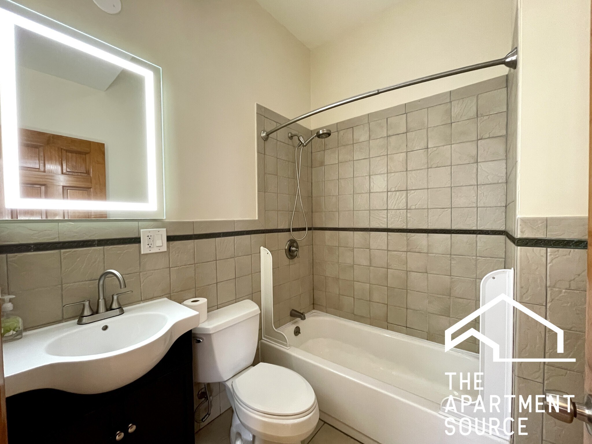 Building Photo - 2028 N Hamlin Ave