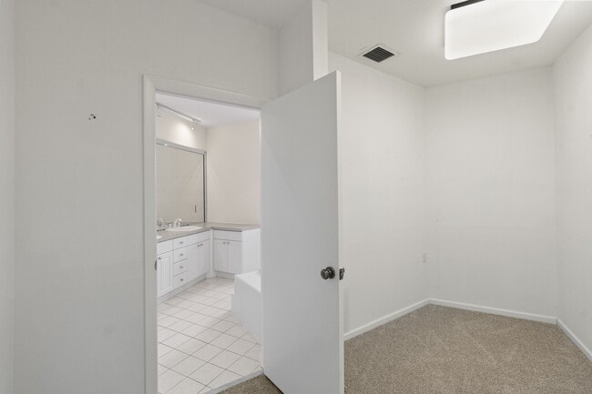 Building Photo - 2671 NE 22nd Ct