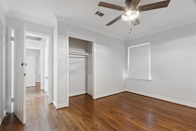 Building Photo - 5206 De Lange Ln