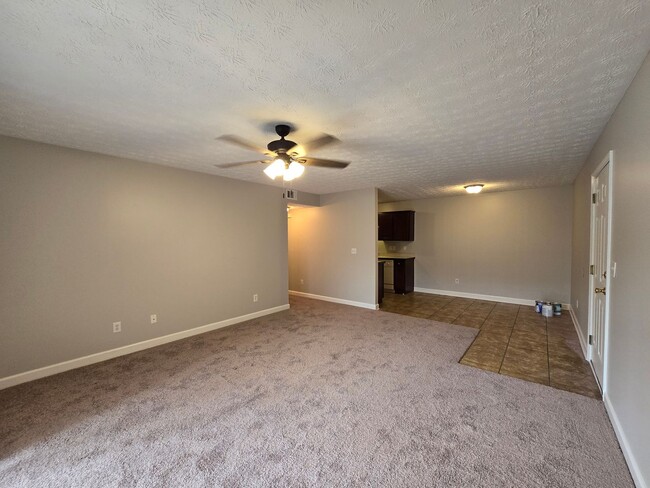 Building Photo - Available IMMEDIATELY!! Updated, 2 Bedroom...