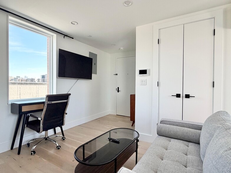 Building Photo - 485 Tompkins Ave