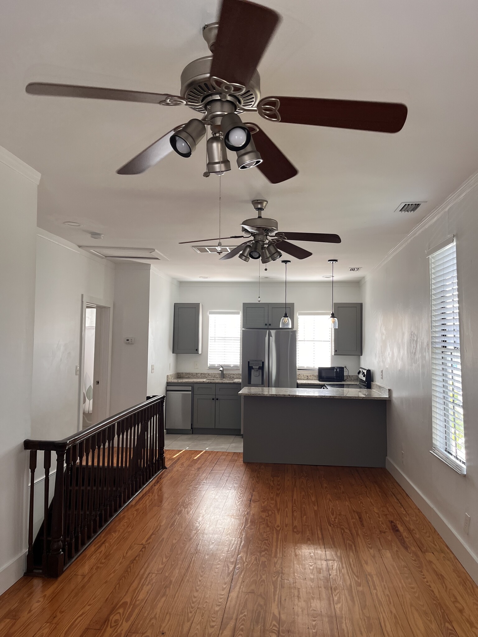 Building Photo - 216 S Edison Ave