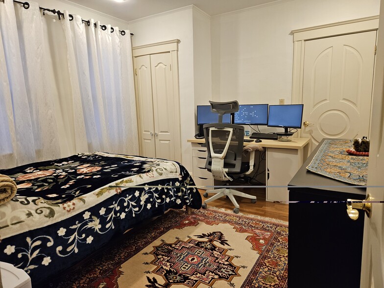 Building Photo - 66 California St