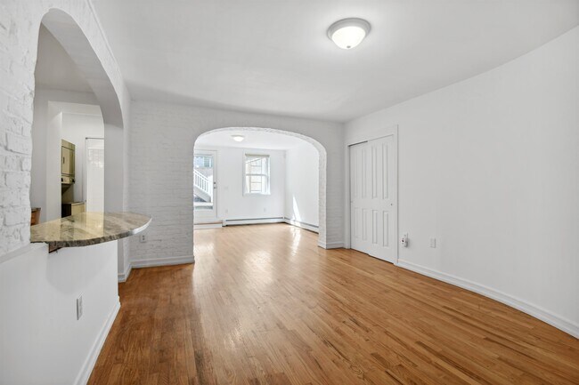 Building Photo - 113 Sussex St