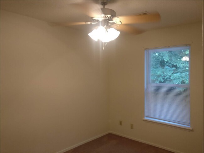 Building Photo - 665 N Betty Jo Dr