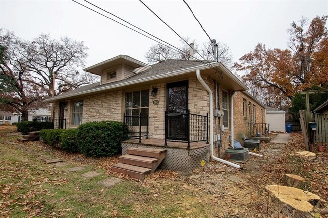 Building Photo - 4931 Woodland Ave