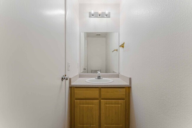 Building Photo - Modern Las Vegas Living with Style & Convenience!