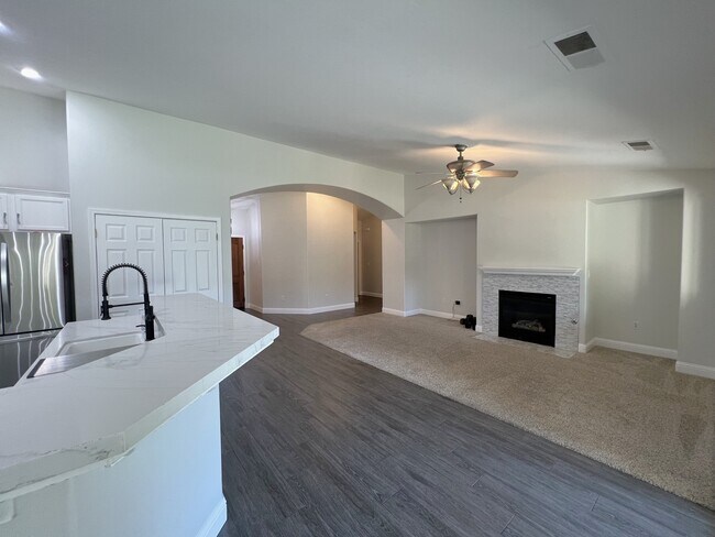 Building Photo - 12115 Fairburn Way