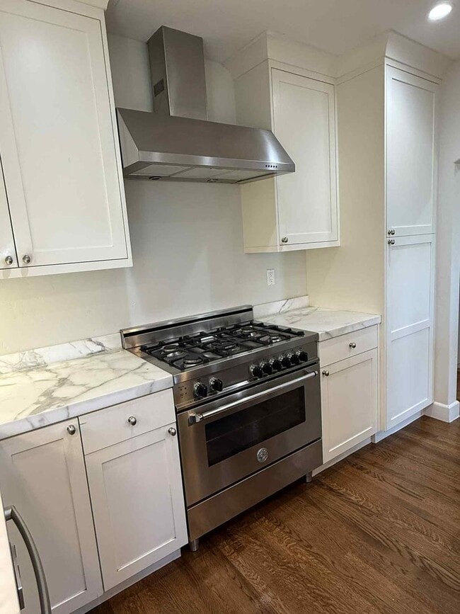 Building Photo - Redwood City Hillside Retreat – 4BR, 3BA w...