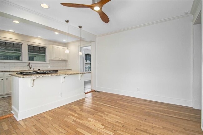 Building Photo - 476 Hemlock Cir SE