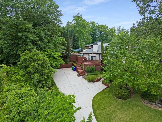 Building Photo - 994 Citadel Dr NE
