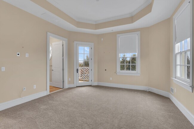 Building Photo - 1021 Oval Rd