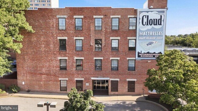 Building Photo - 1011 Hunter St
