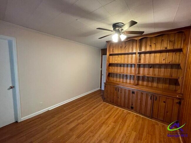 Building Photo - 107 Springdale Dr