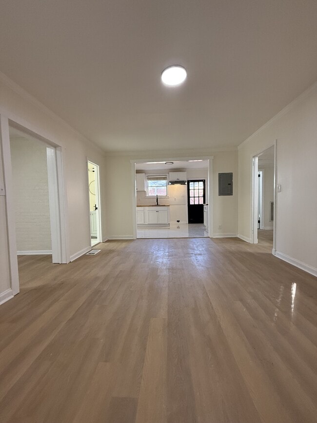 Building Photo - 15 Bradley Dr