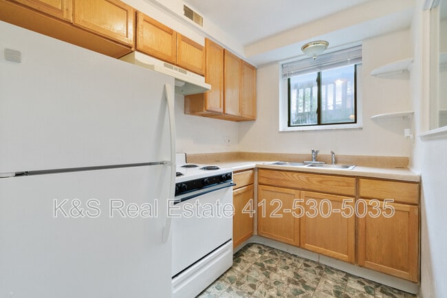 Building Photo - 760 5th Ave