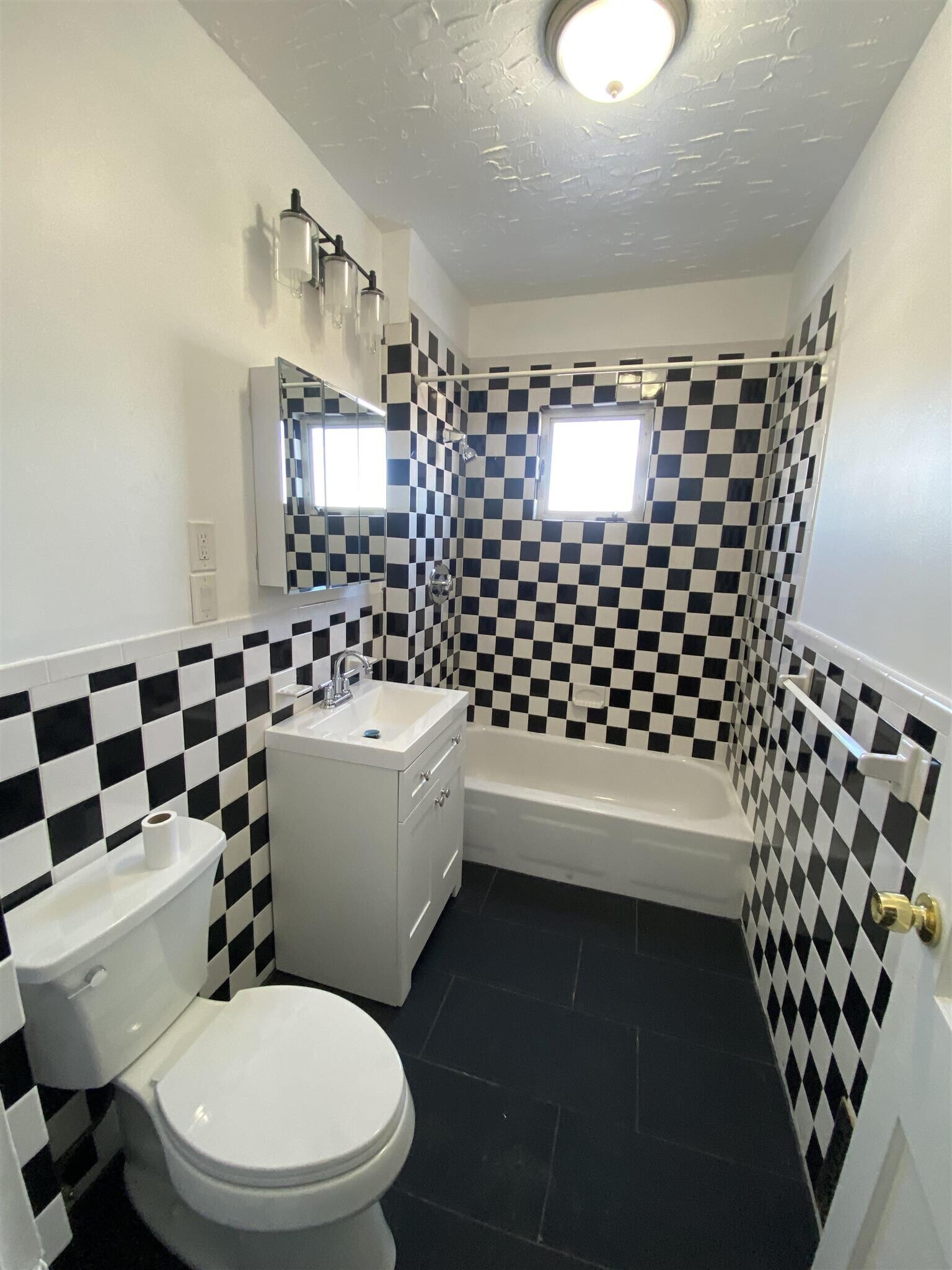 Building Photo - 44 Temple St