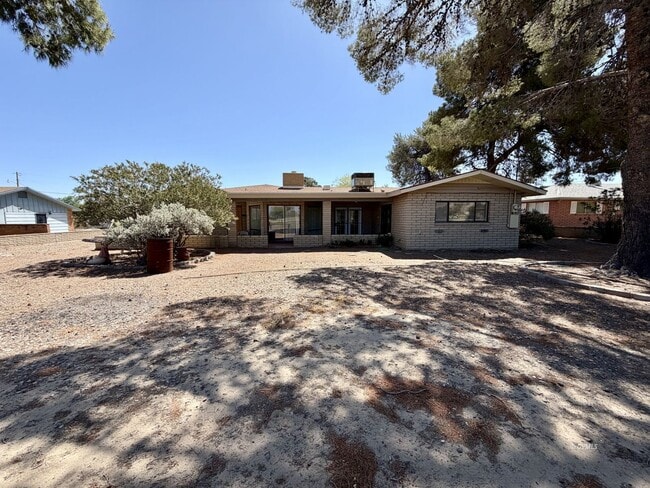 Building Photo - 3028 S Fairway Ave