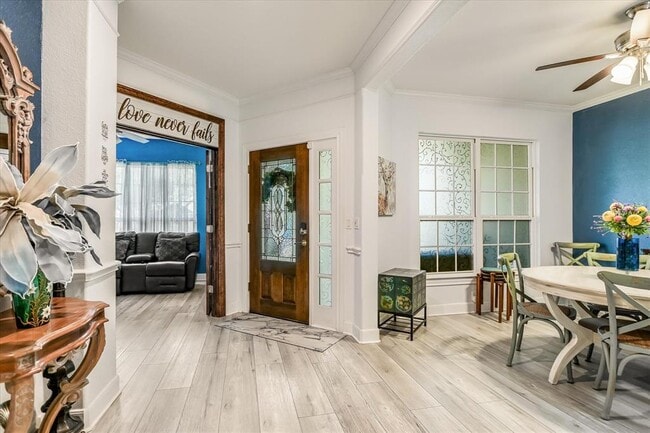 Building Photo - 902 Rio Grande Loop