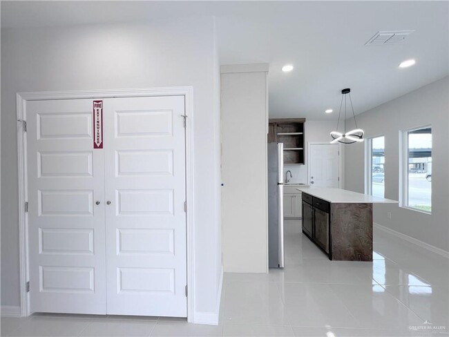 Building Photo - 2900 S Links Dr