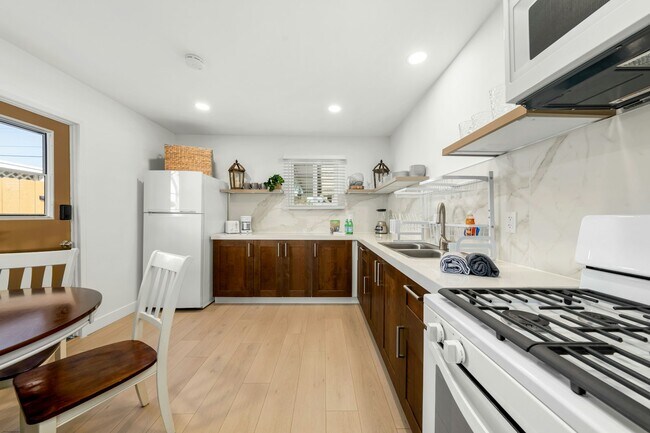 Building Photo - 3264 Clairemont Mesa Blvd
