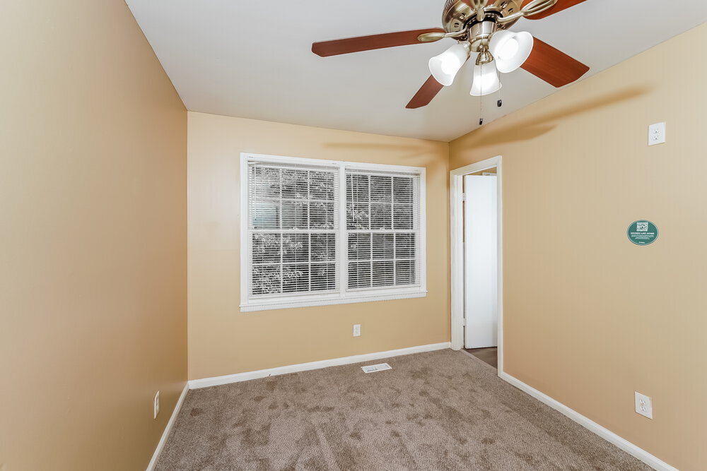 Building Photo - 1700 Serene Dr