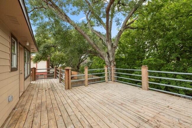 Building Photo - 1819 Redwood Ct